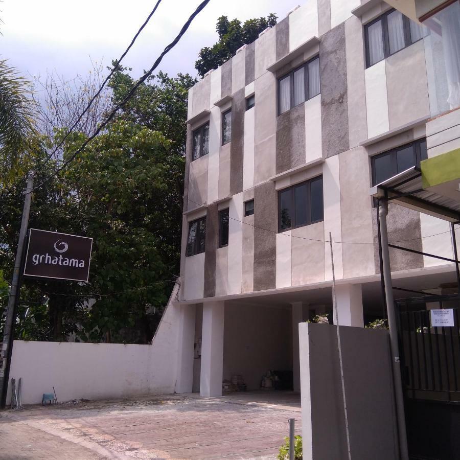 Grhatama Guest House Yogyakarta Exterior photo